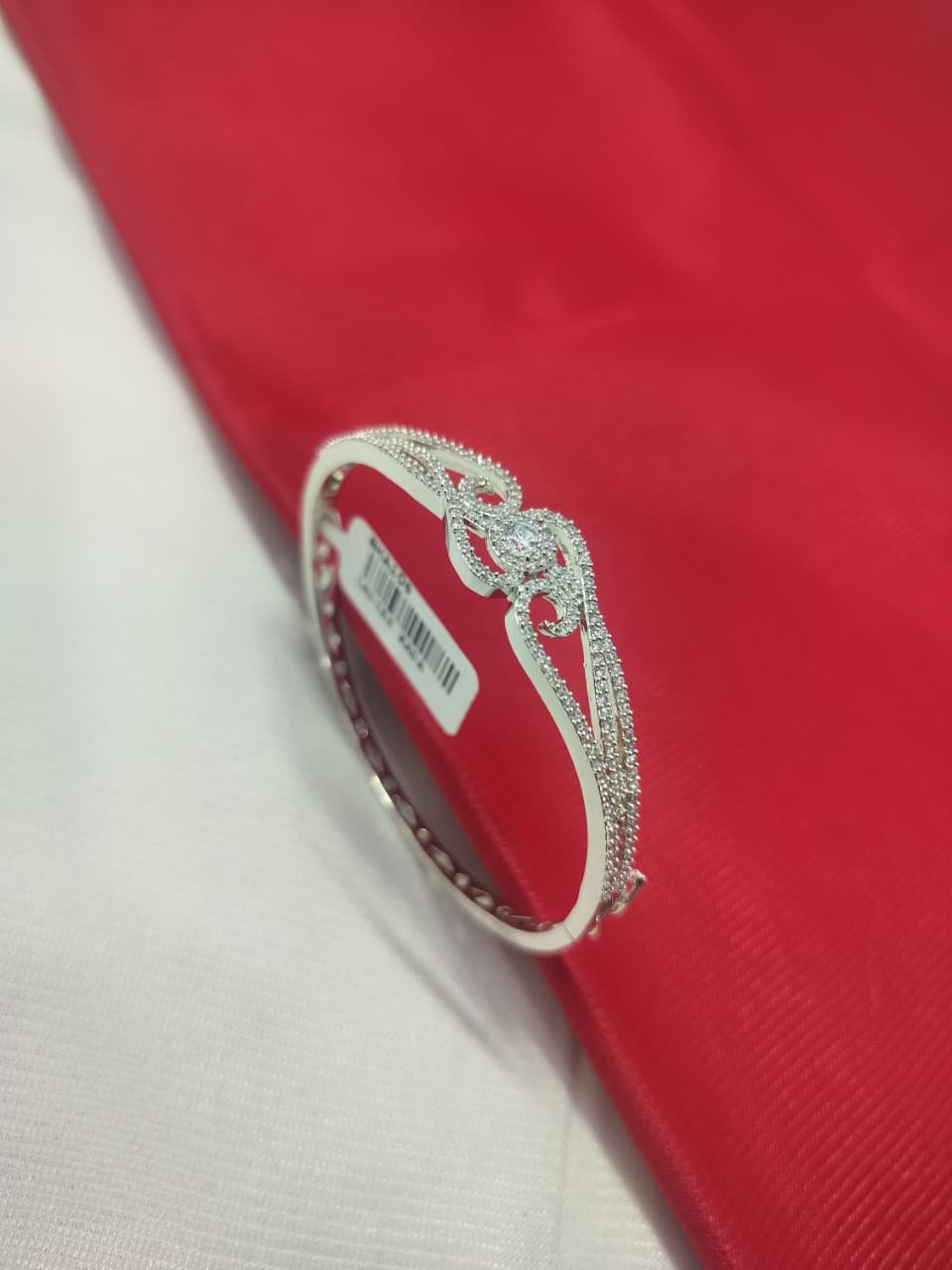 A. D. (AMRIKAN DIAMOND) LEDIES KADA