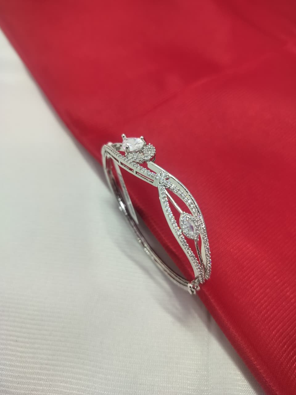 A. D. (AMRIKAN DIAMOND) LEDIES KADA