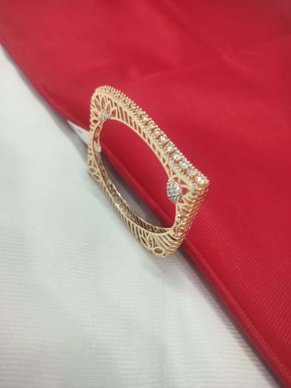 A. D. (AMRIKAN DIAMOND) LEDIES KADA