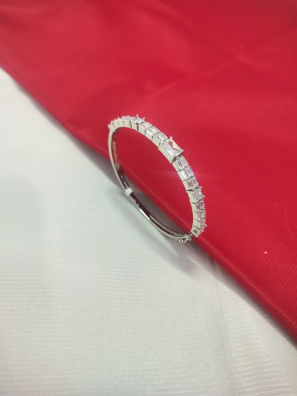 A. D. (AMRIKAN DIAMOND) LEDIES KADA