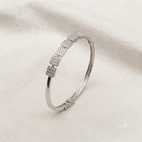 A. D. (AMRIKAN DIAMOND) LEDIES KADA