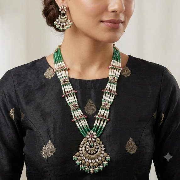 ANTIQUE LONG NECKLACE