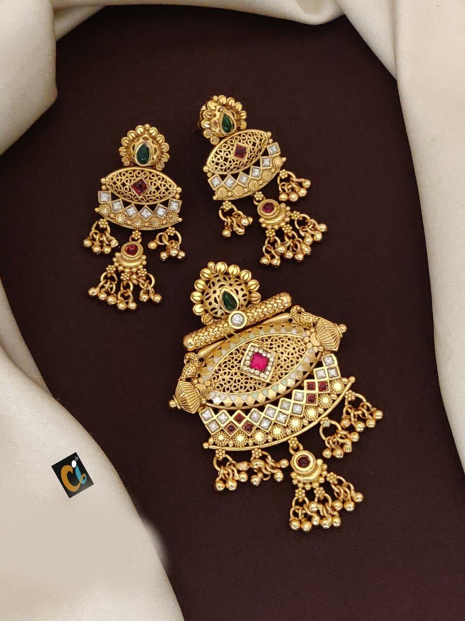 ANTIQUE PENDAL SET CONVERTIBLE
