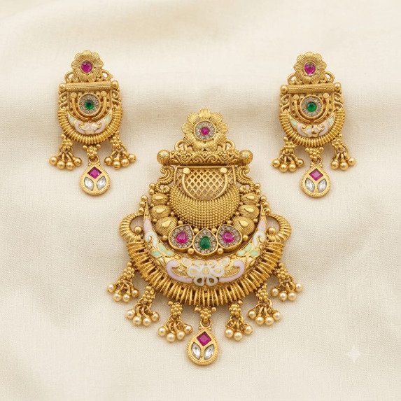 ANTIQUE PENDAL SET