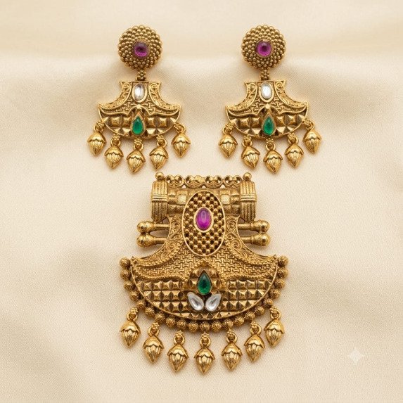 ANTIQUE PENDAL SET