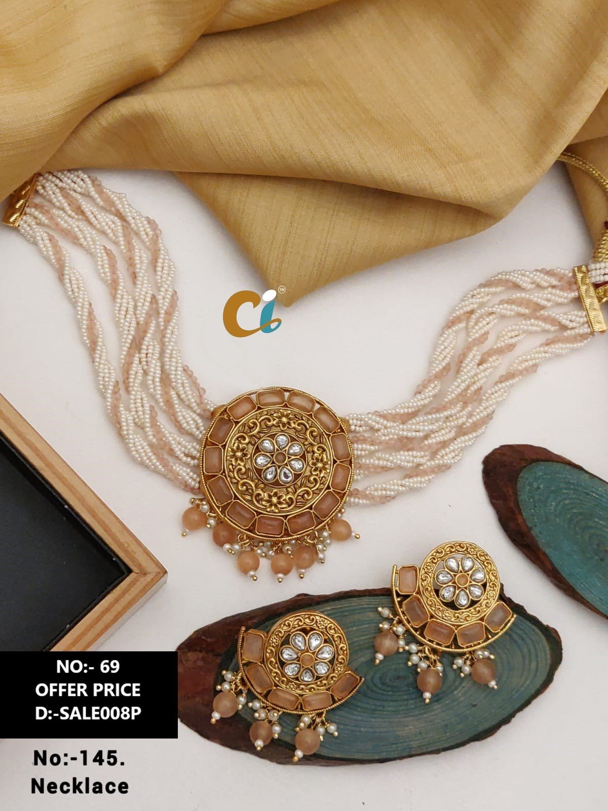 MOTI AND KUNDAN SHORT NECKLACE CHOKER