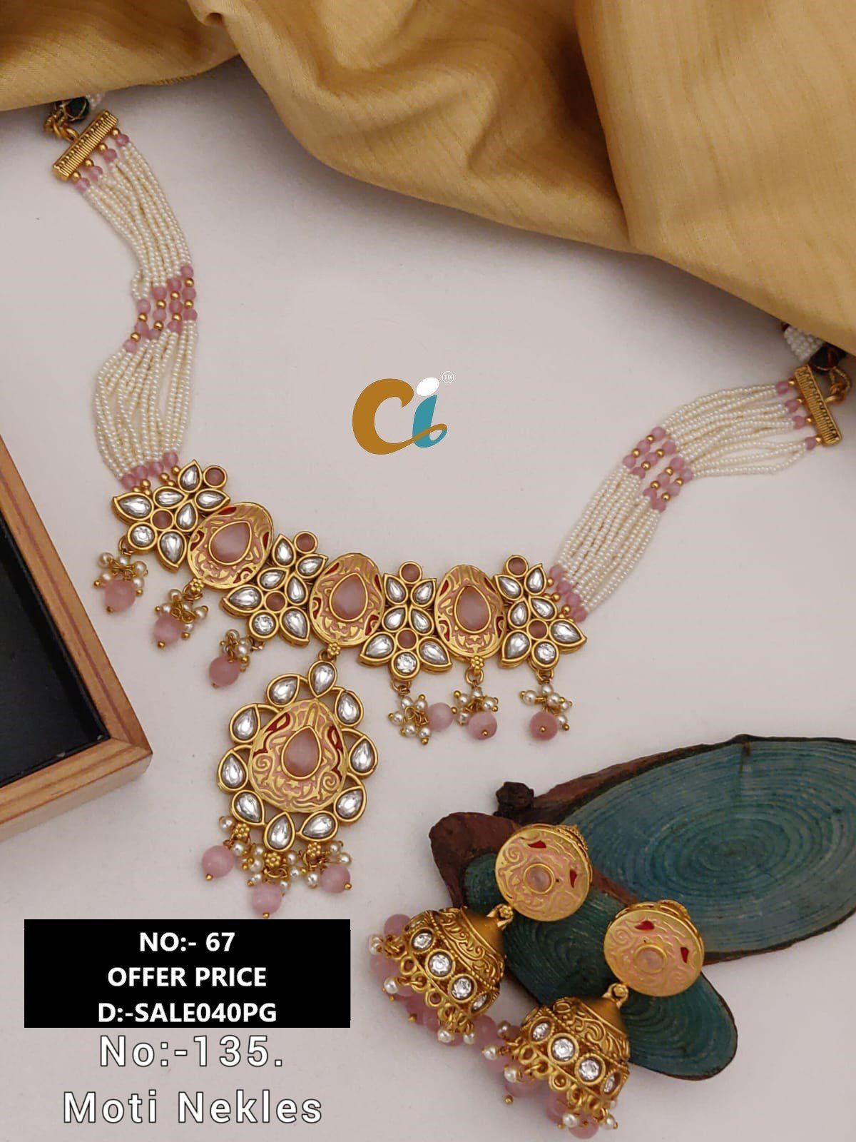 MOTI AND KUNDAN SHORT NECKLACE CHOKER