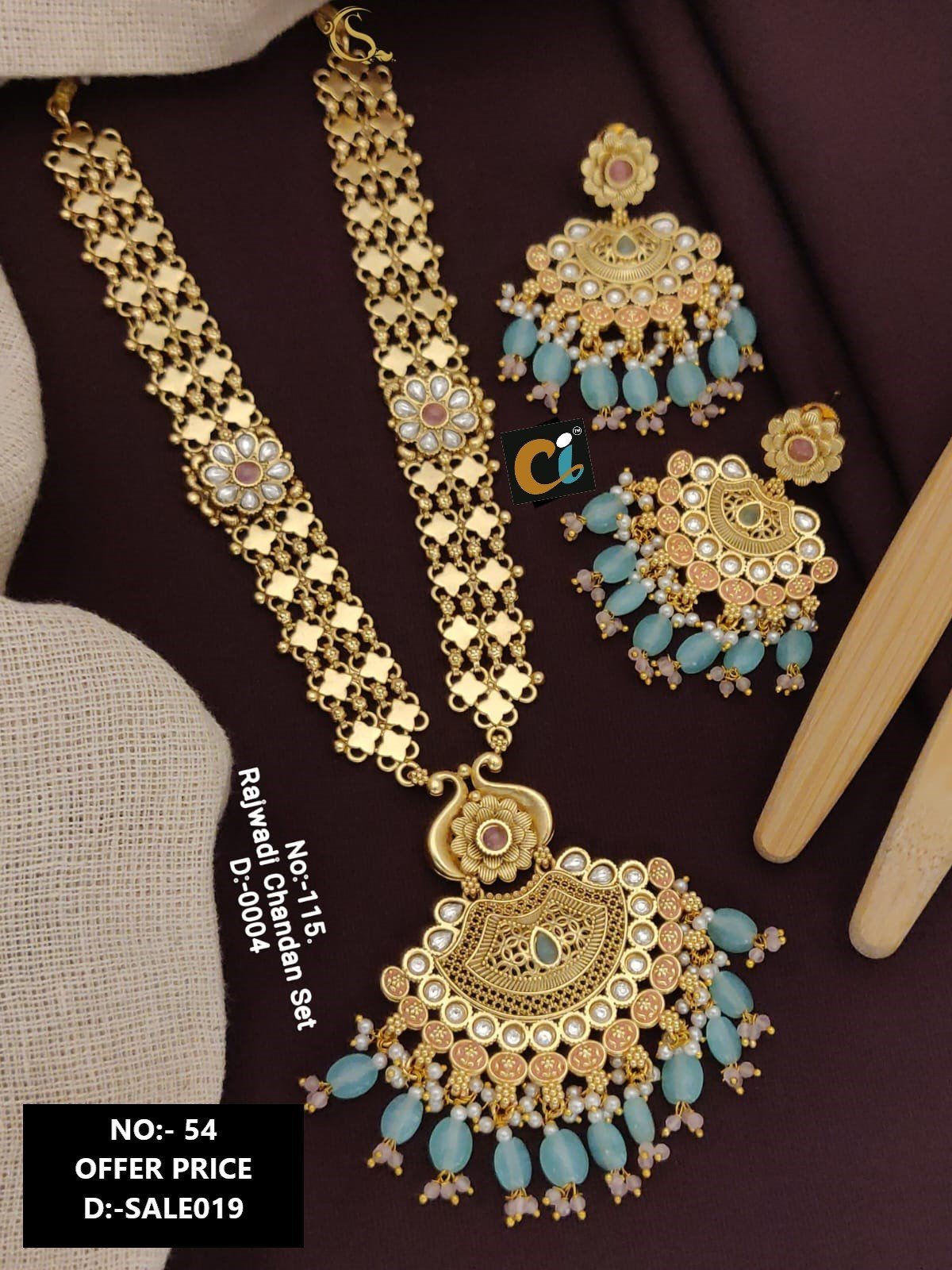 MOTI AND KUNDAN SHORT NECKLACE CHOKER