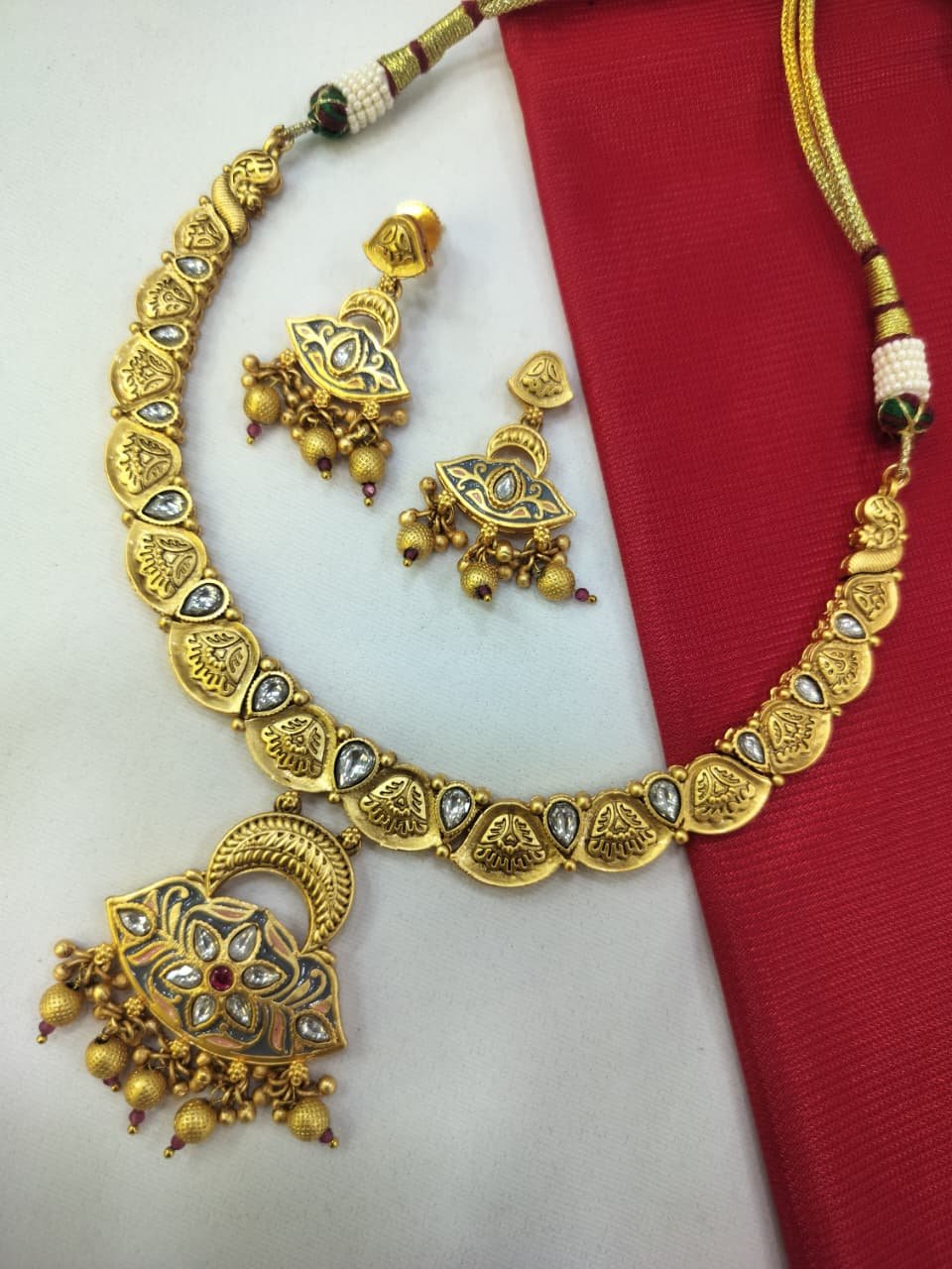 MOTI AND KUNDAN SHORT NECKLACE CHOKER