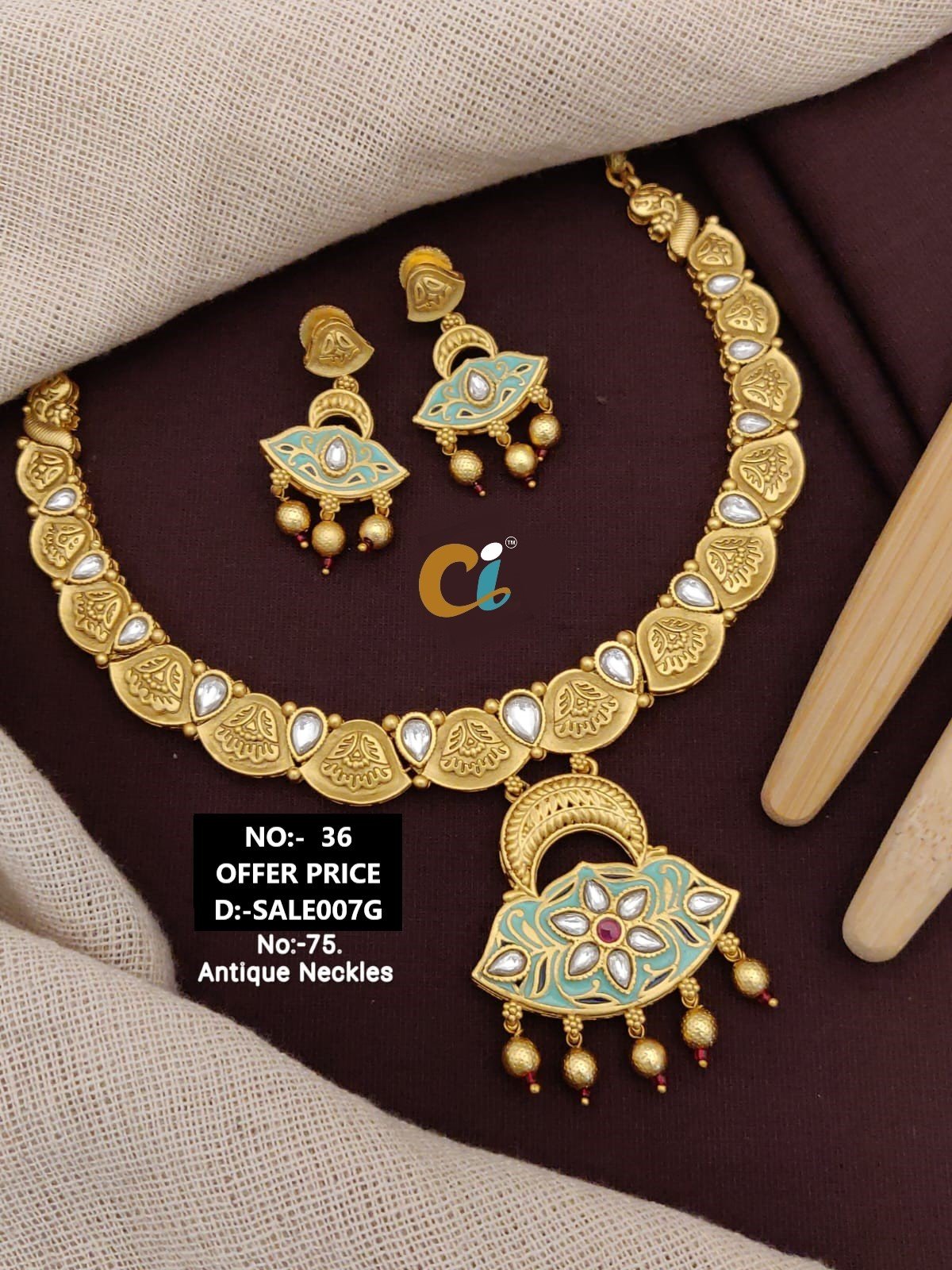 MOTI AND KUNDAN SHORT NECKLACE CHOKER