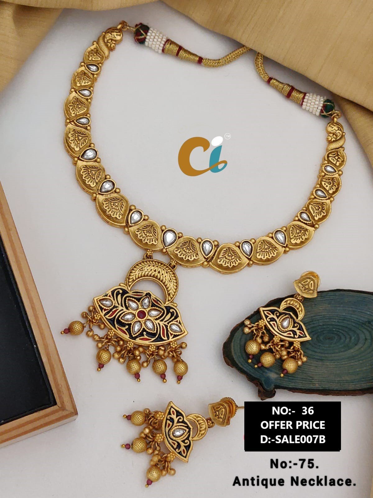 MOTI AND KUNDAN SHORT NECKLACE CHOKER