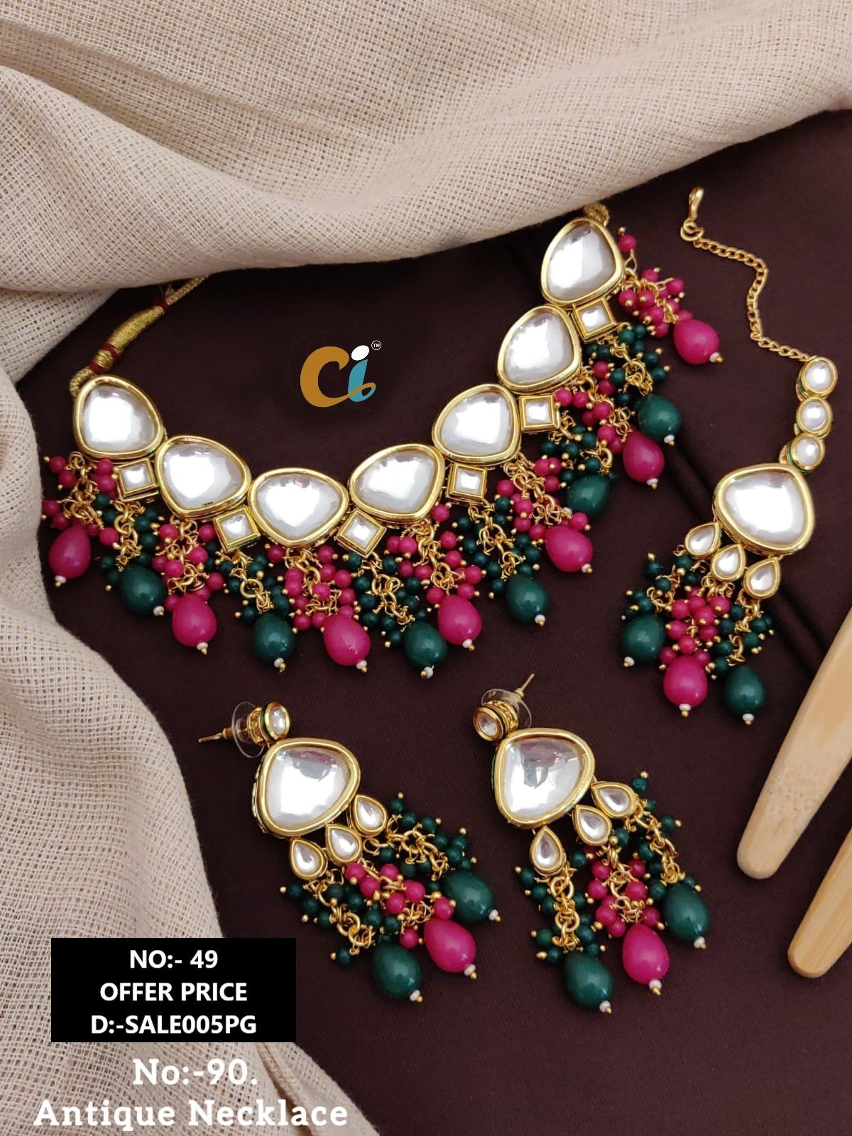 MOTI AND KUNDAN SHORT NECKLACE CHOKER