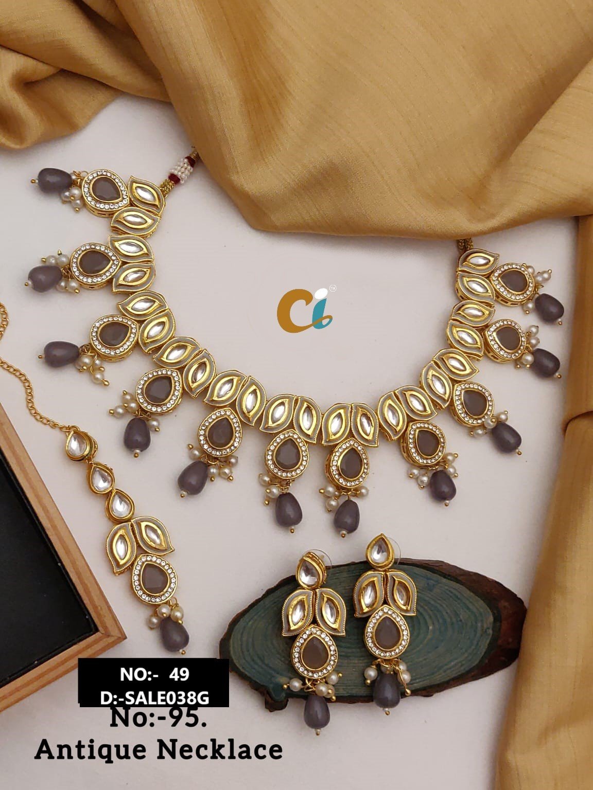 MOTI AND KUNDAN SHORT NECKLACE CHOKER