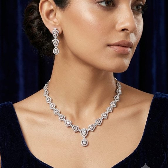 A.D. (AMRIKAN DIAMOND ) NECKLACE