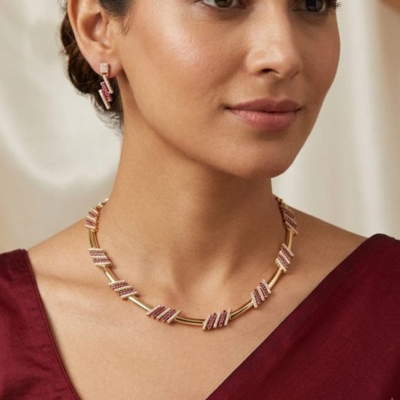 A.D. (AMRIKAN DIAMOND ) GOLDEN NECKLACE