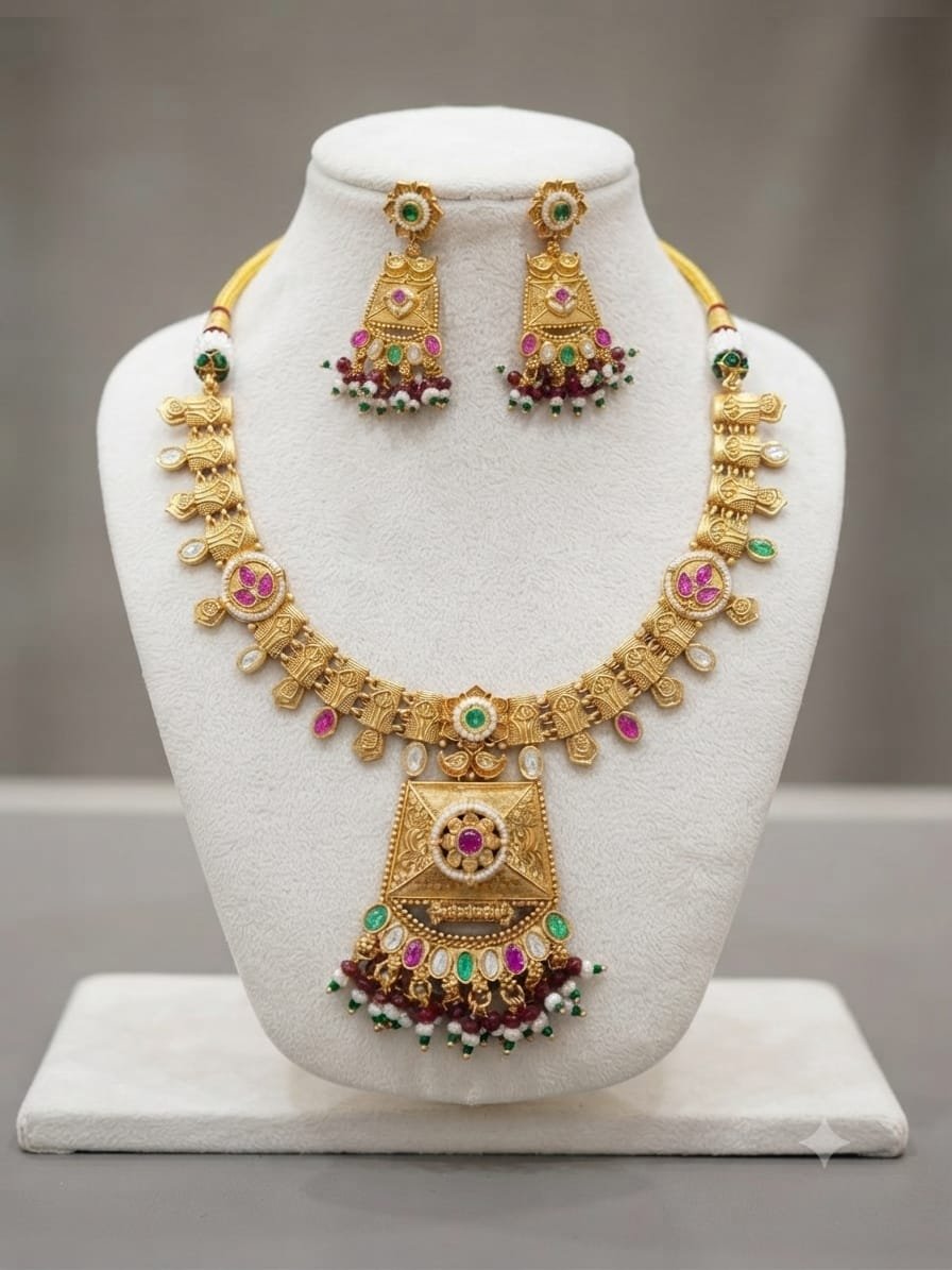 ANTIQUE SHORT NECKLACE