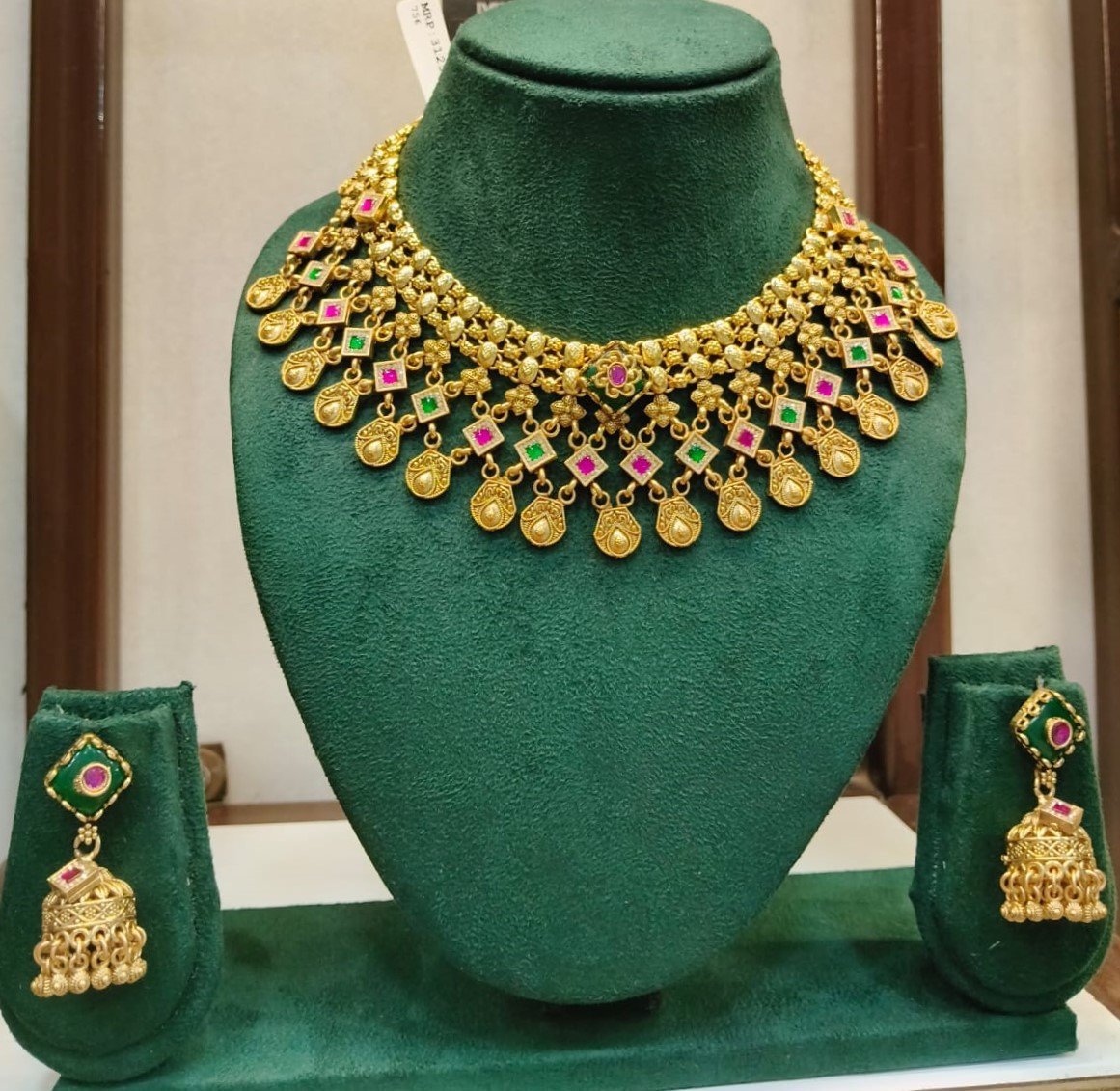 HARITAGE SWAROVSKI SHORT NECKLACE